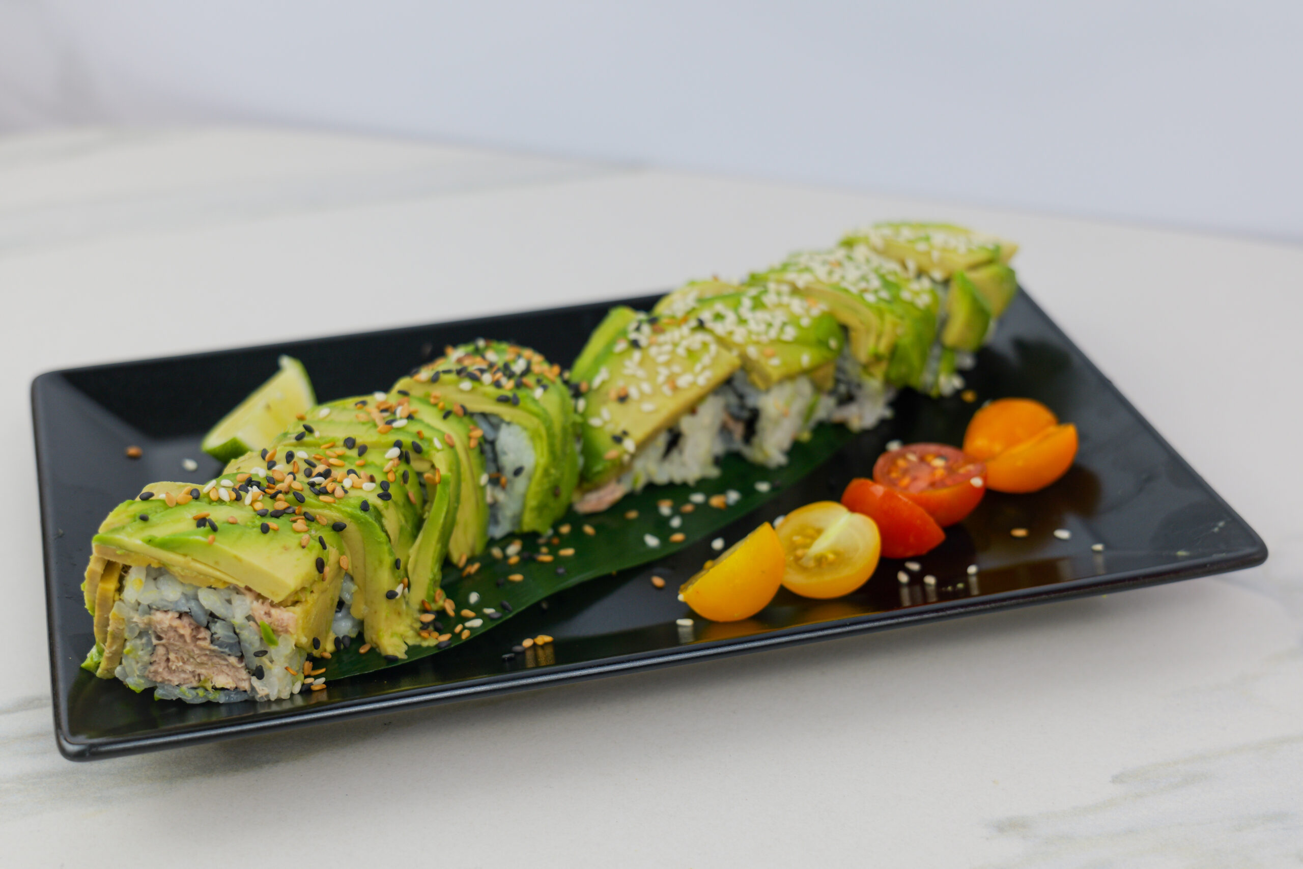 dragonrollsthon <div style="margin-top: 25px; text-align: start"><h4 style="font-family:Jost; font-size:14px; font-weight:400; color:#ffffff; margin-bottom: 8px;">(8 PIÈCES)</h4><h2 style="font-family:Fraunces; font-size:20px; font-weight:300; color:#ffffff; margin-top: 0; margin-bottom: 8px;">T3.DRAGON ROLLS</h2> <h3 style="font-family:Jost; font-size:18px; font-weight:300; color:#D8D8D8; margin-top: 0; text-transform: lowercase;">(BOUCHÉE DE RIZ À L’AVOCAT AU CHOIX : SAUMON, THON, SAUMON CHEESE 4.THON MAYONNAISE)</h3> </div>